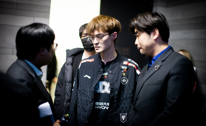 FPX鏖战EG，Viper拿下关键大龙宿命之战小组赛，让粉丝疯狂欢呼