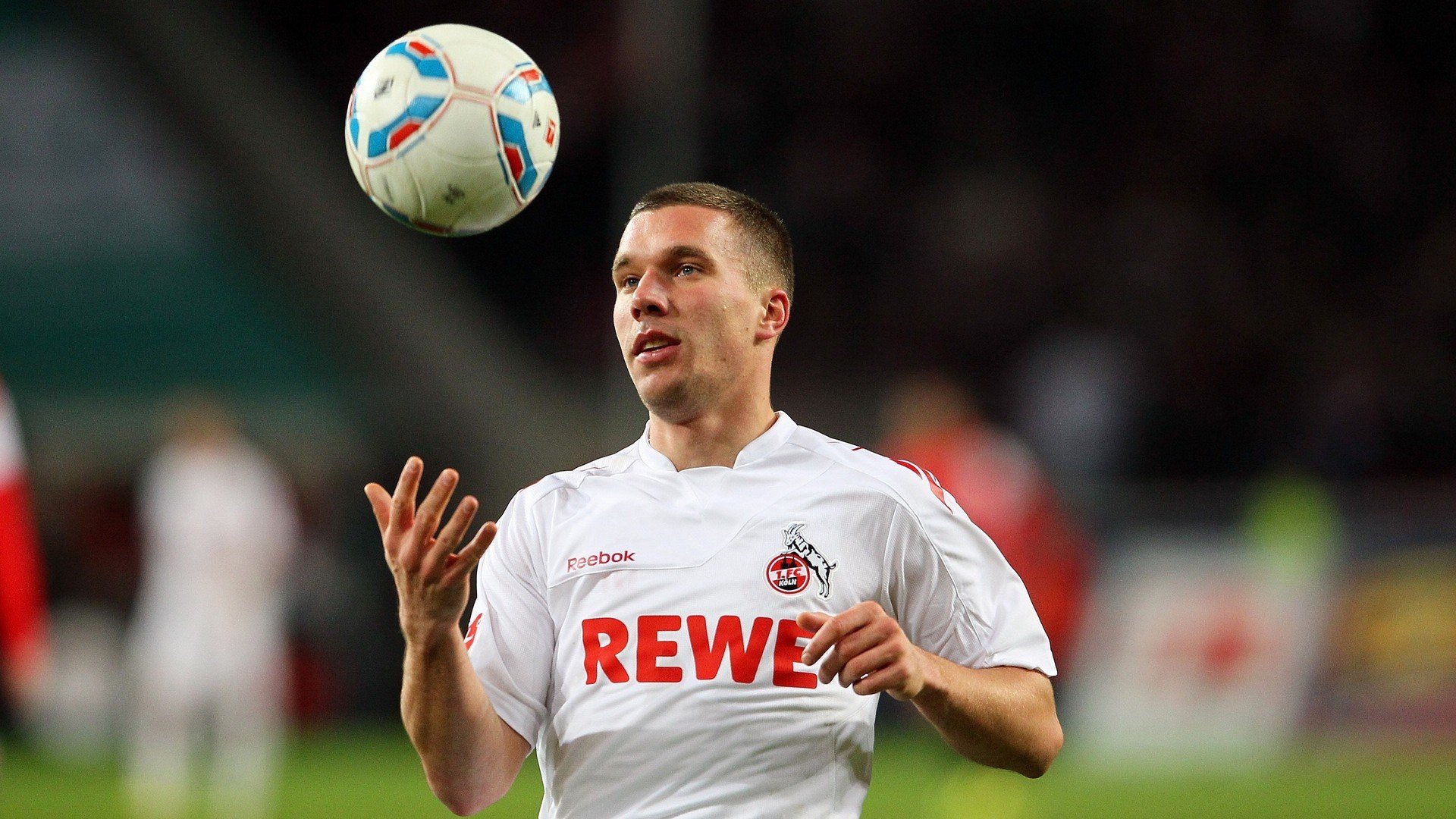 体系为王还是英雄主义？广东队的齿轮与库里的魔法