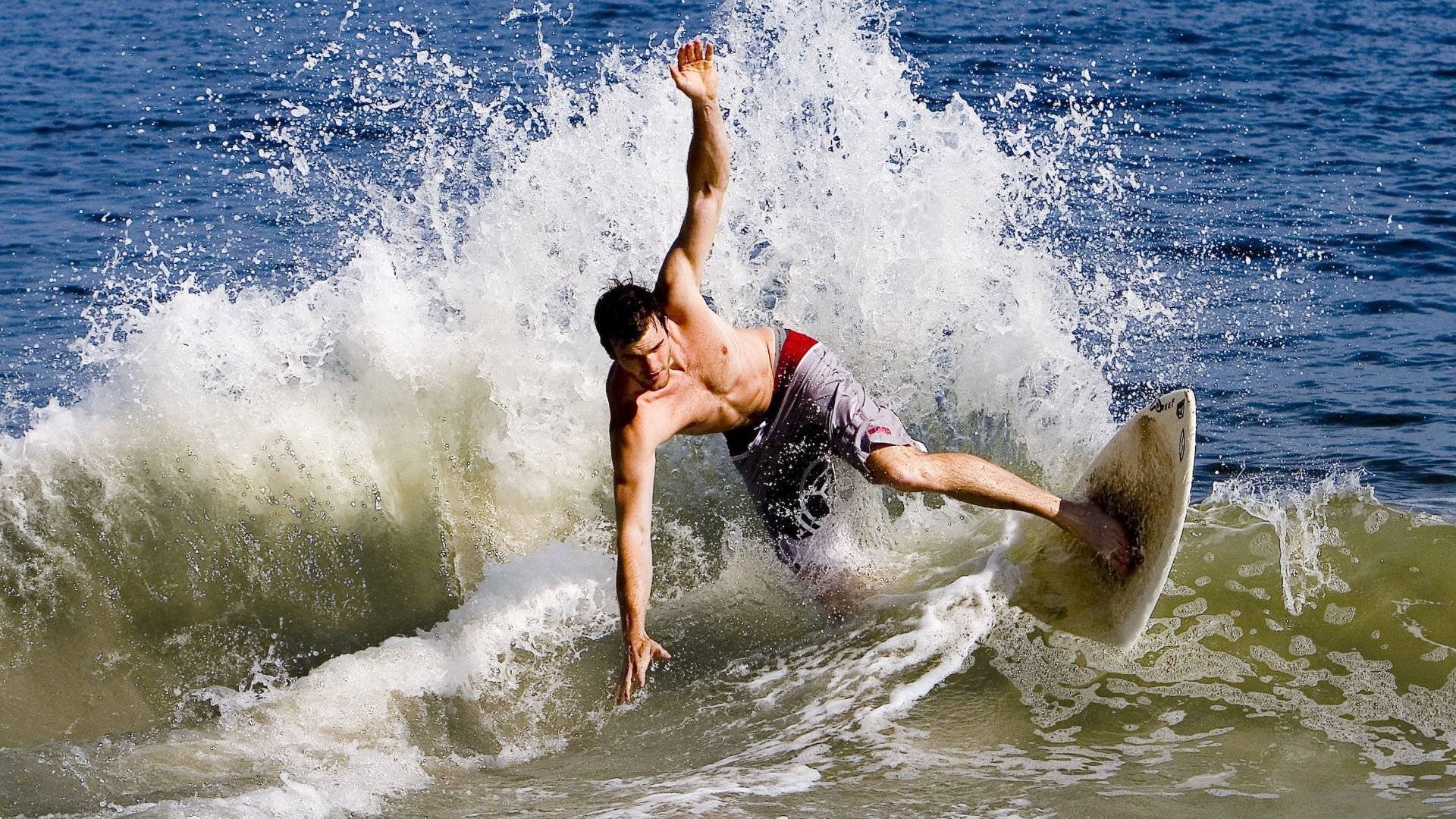 欧冠之夜,米切尔攻防两端完美统治,从无名之辈到决赛舞台的绝对王者