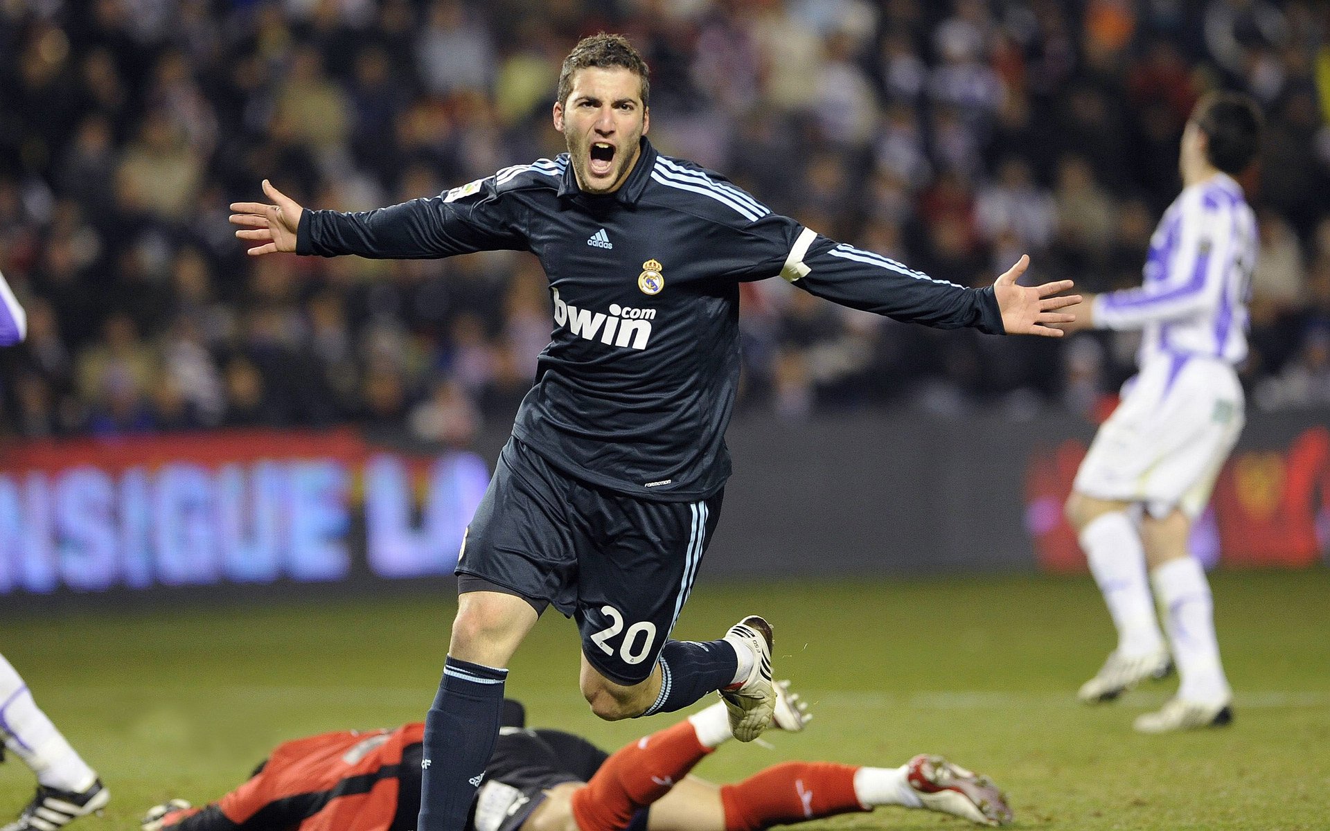 凯尔特人遭遇冰火两重天！保罗用半节时间，宣告比赛悬念终结